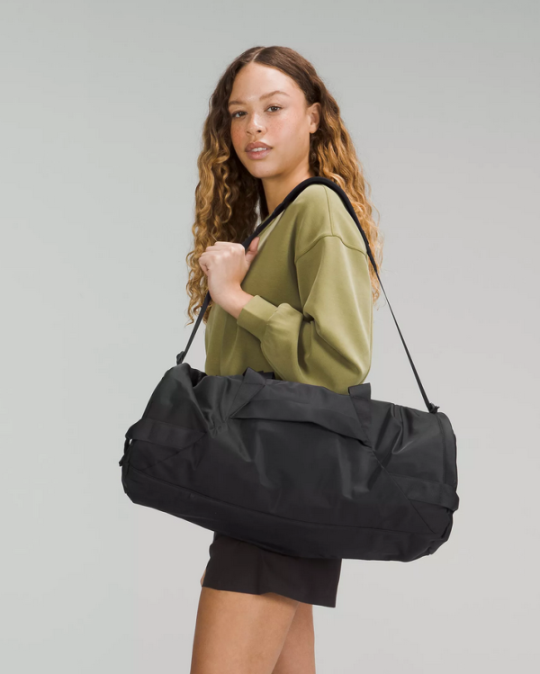 tui-xach-du-lich-lululemon-all-day-essentials-duffle-bag-32-8